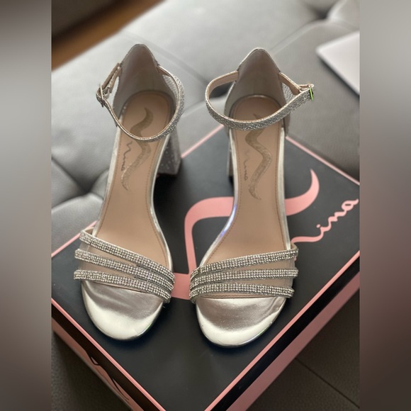 Nina size 6.5 Silver Heels - Picture 3 of 4